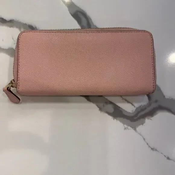 Coach Colorblock
Multifunctional Wallet
F25967 Blush/Terracotta - Picture 5 of 15